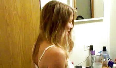 Fille lesbienne film porno avec lesbienne séduisant sa femme de chambre