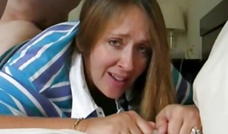 Plantureuse femme video porno de lesbiene de ménage mature dépoussière sa bite avec sa chatte